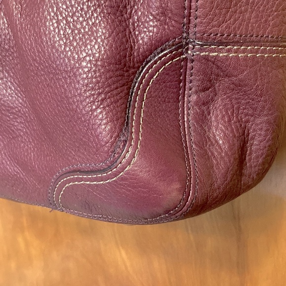 COACH HAMPTON WINE PURPLE LEATHER SATCHEL. CLEAN!! VERY MINOR WEAR TO CORNERS. - Picture 9 of 15